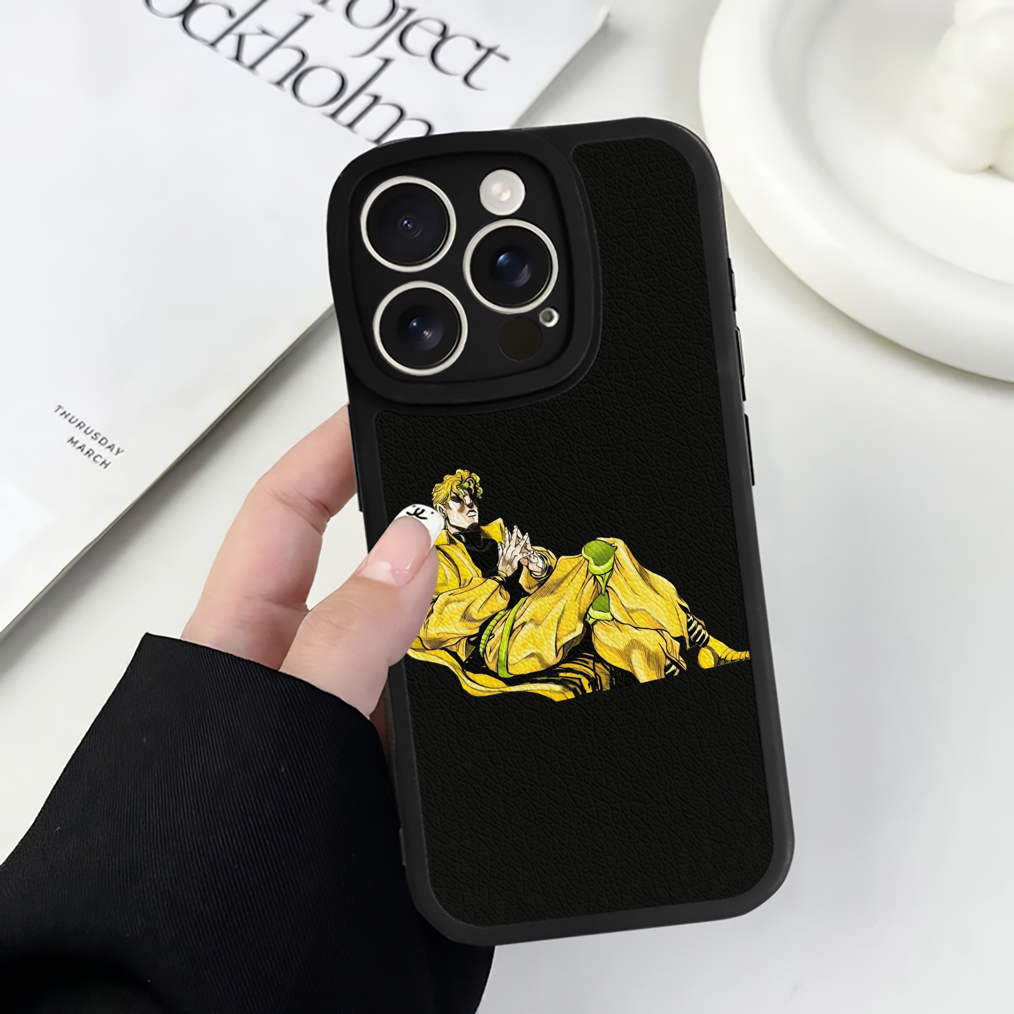 （画像用） ジョジョの奇妙な冒険 ディオ?ブランドー JoJo's Bizarre Adventure Dio Brando 【iPhone 16シリーズ対応】シリコンスマホケース（レザー調） 材質：シリコン